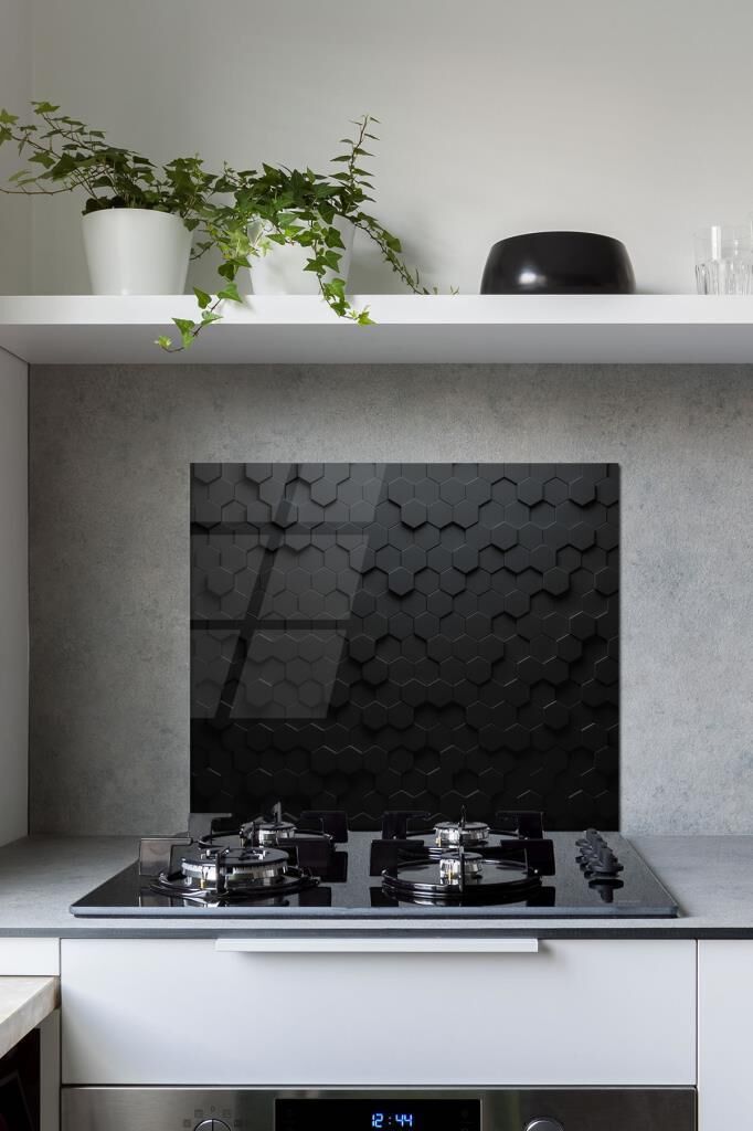 60 x 70 cm Siyah Altıgen Desenli Cam Ocak Arkası Koruyucu