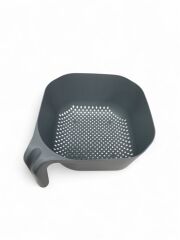 Gri, Kare Makarna Süzgeci