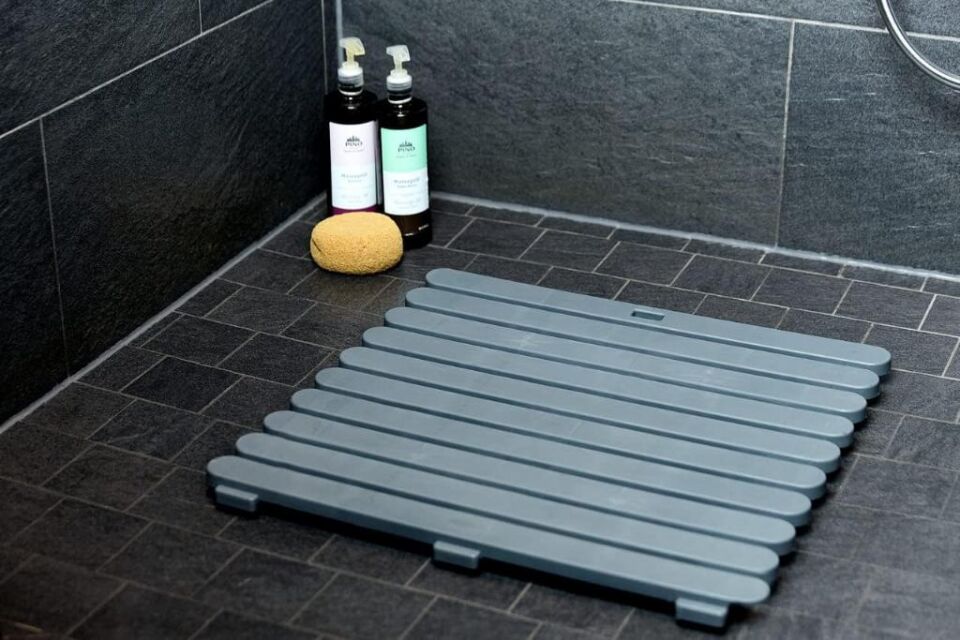 Gri, Kaymaz Duş ve Banyo Paspası 55x55 cm – Sauna ve Havuz Kullanımına Uygun