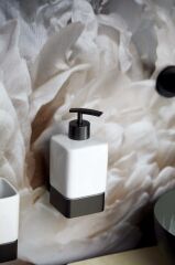 Saban  Duvara Monte Sabunluk – 360 ml Kapasiteli, Koyu Gri Alüminyum Tutuculu, Seramik Şişeli