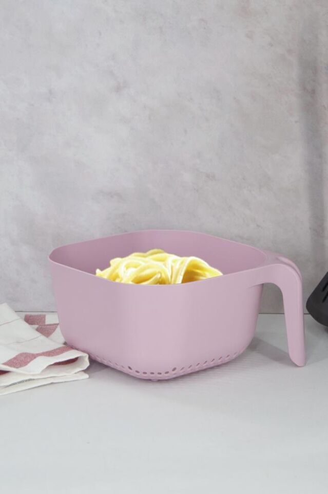 Pembe, Kare Makarna Süzgeci
