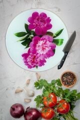 Çap 27 cm Pembe Çiçekler Desenli Cam Kesme Tablası